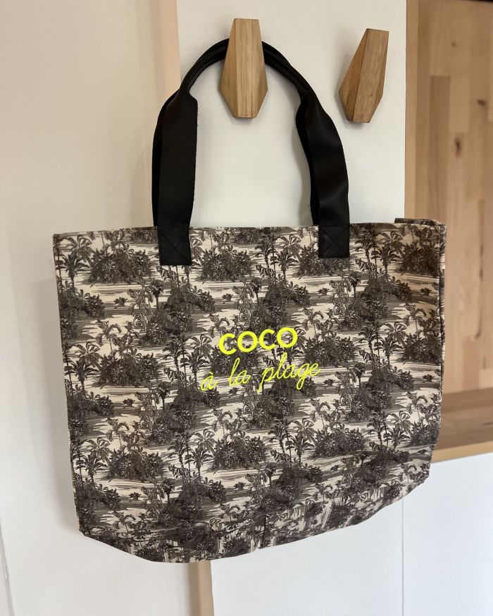 Le CABAS toile de jouy COCO à la plage broderie jaune fluo