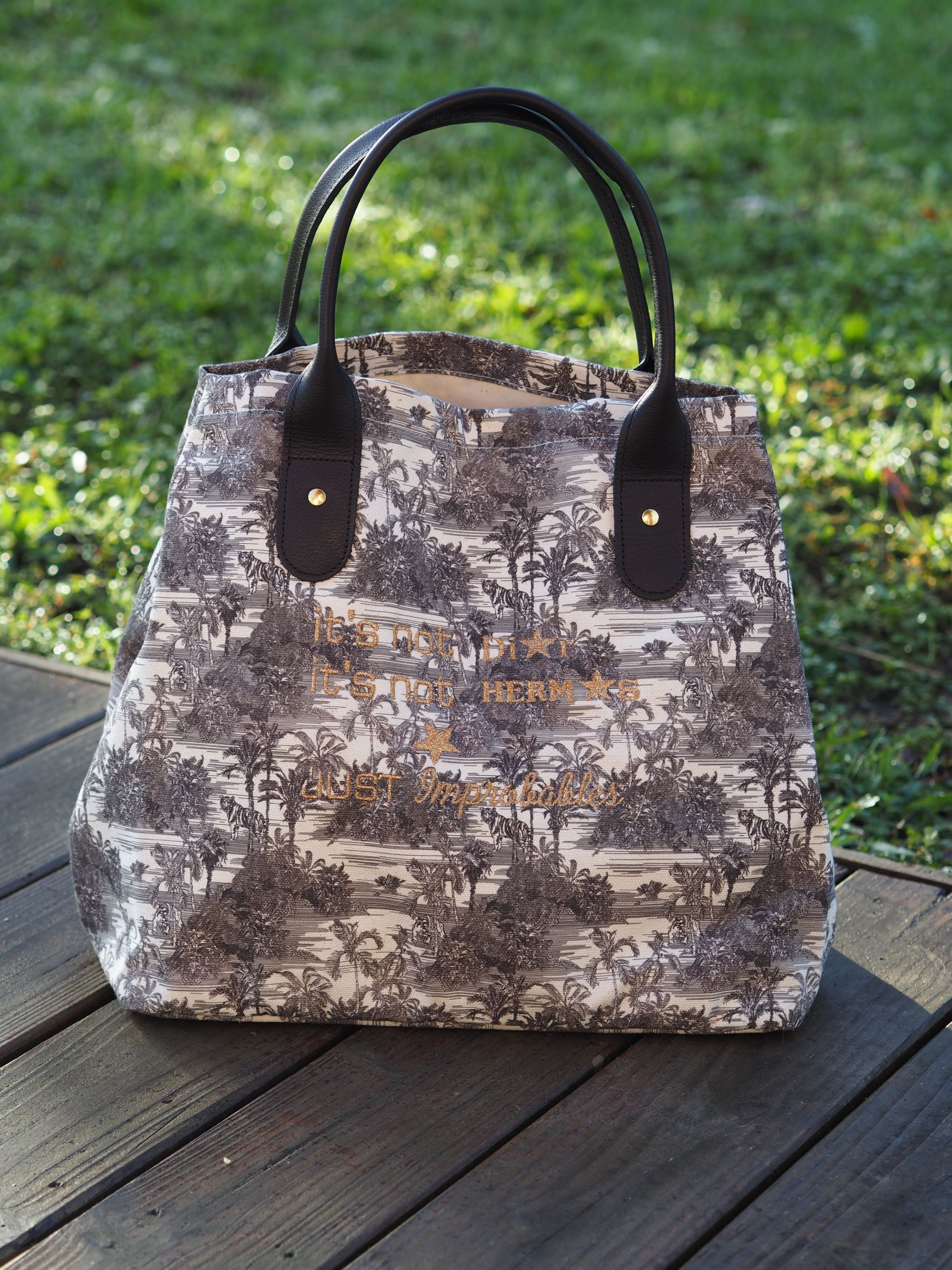 Le LOUIS TOILE DE JOUY NOT DI*R NOT HERM*S