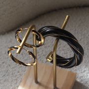 BOUCLES D’OREILLES ISIS NOIR / DORÉ