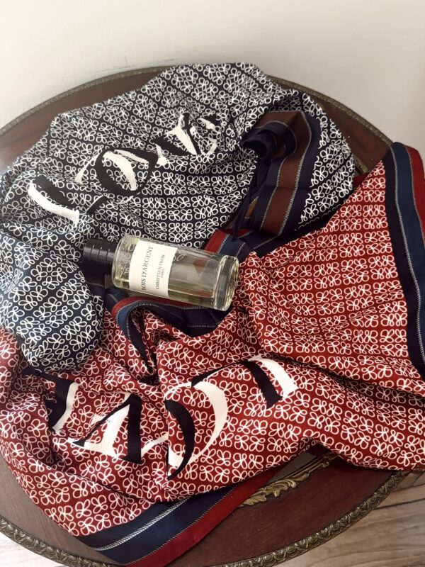Le foulard LOVE burgundy